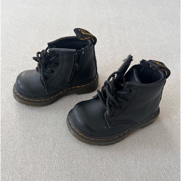 Size 4 Dr Martin toddler Boots - Picture 1 of 3